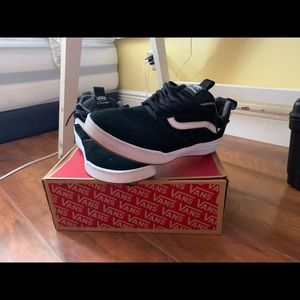 Size 12 vans ultra range new !